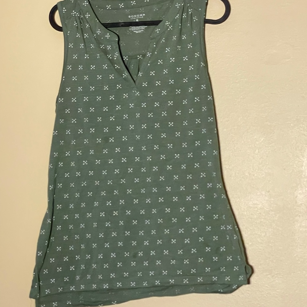 Green Collared Sleeveless Top